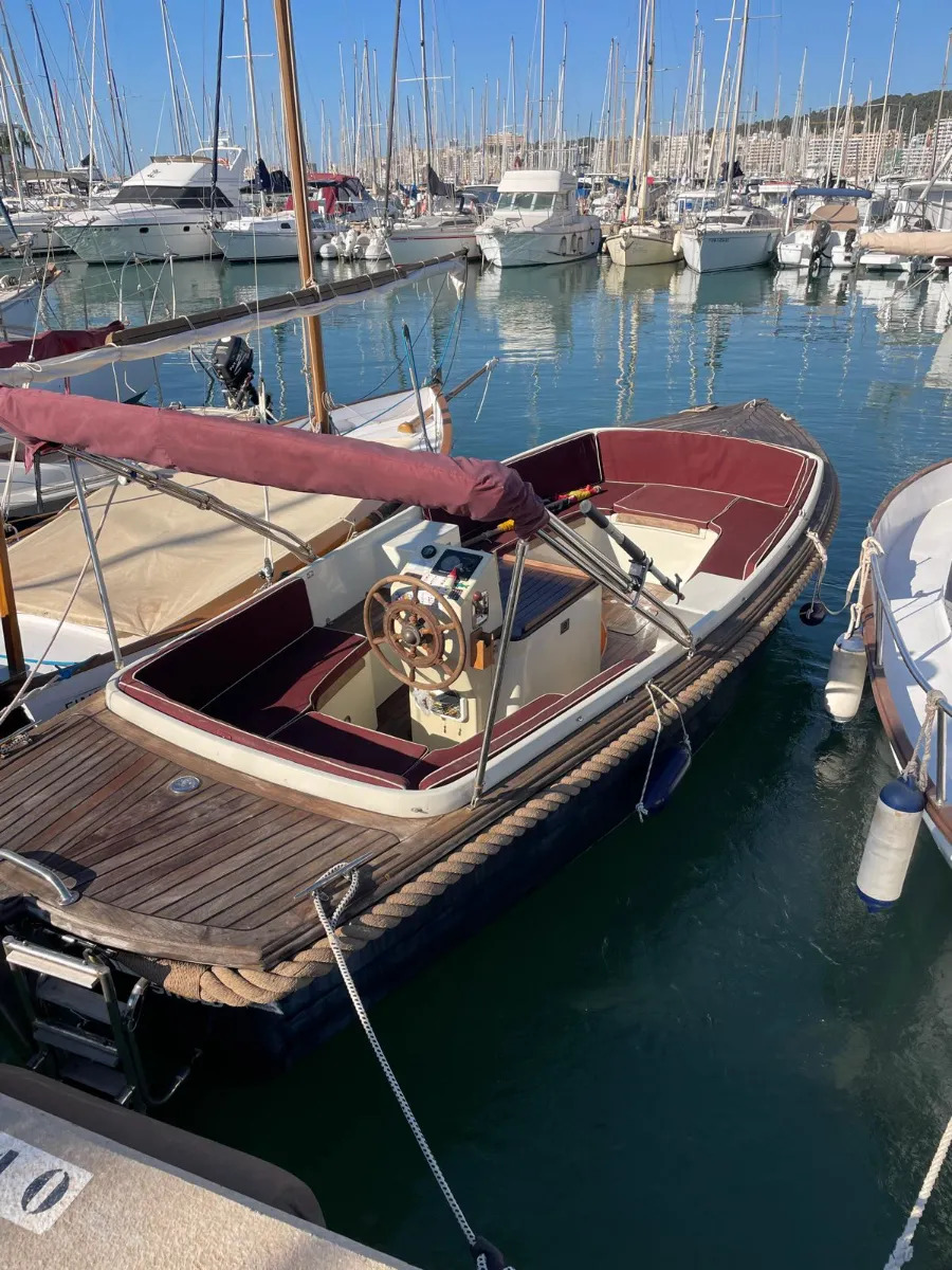 Motorboot mit Liegeplatz in Palma de Mallorca *RCNP* — Bild 1